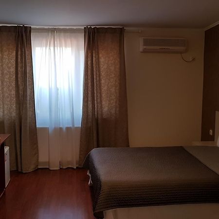 Hotel Mic Bukarest Kültér fotó