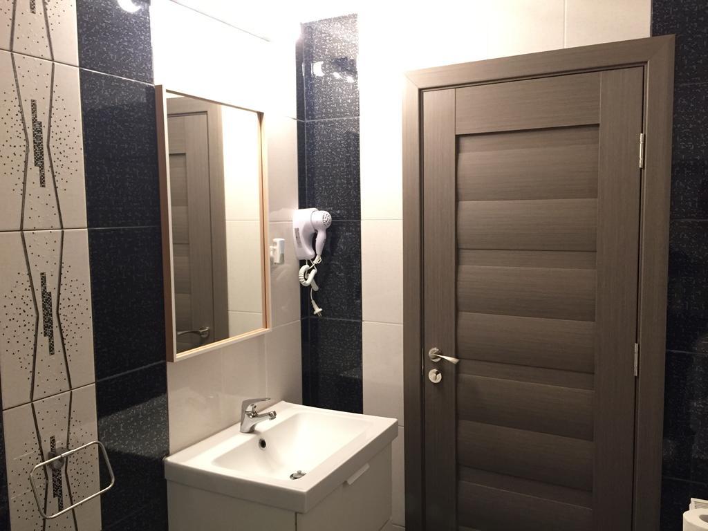 Hotel Mic Bukarest Szoba fotó