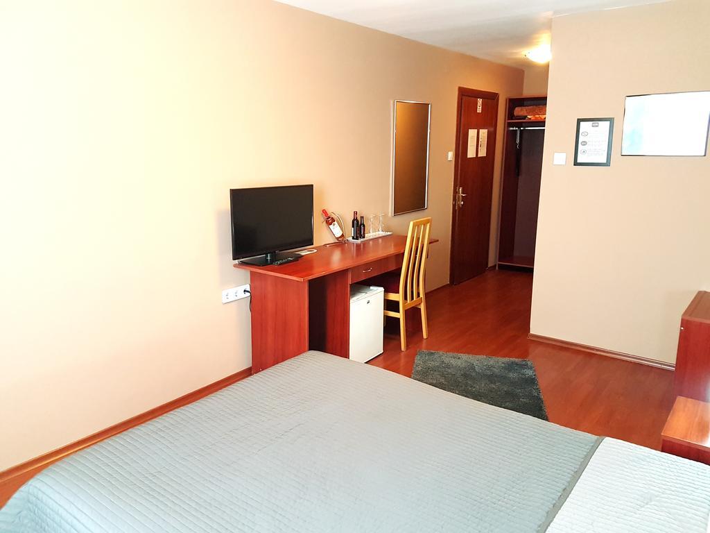 Hotel Mic Bukarest Kültér fotó