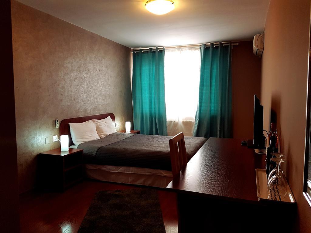 Hotel Mic Bukarest Kültér fotó