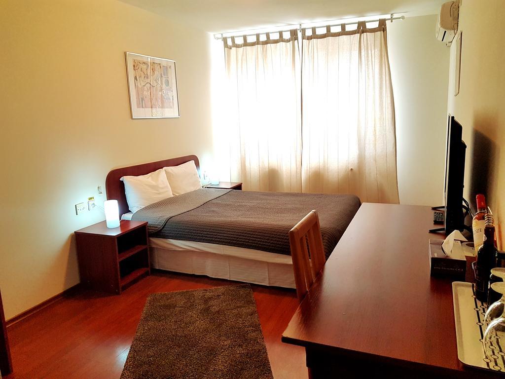 Hotel Mic Bukarest Kültér fotó