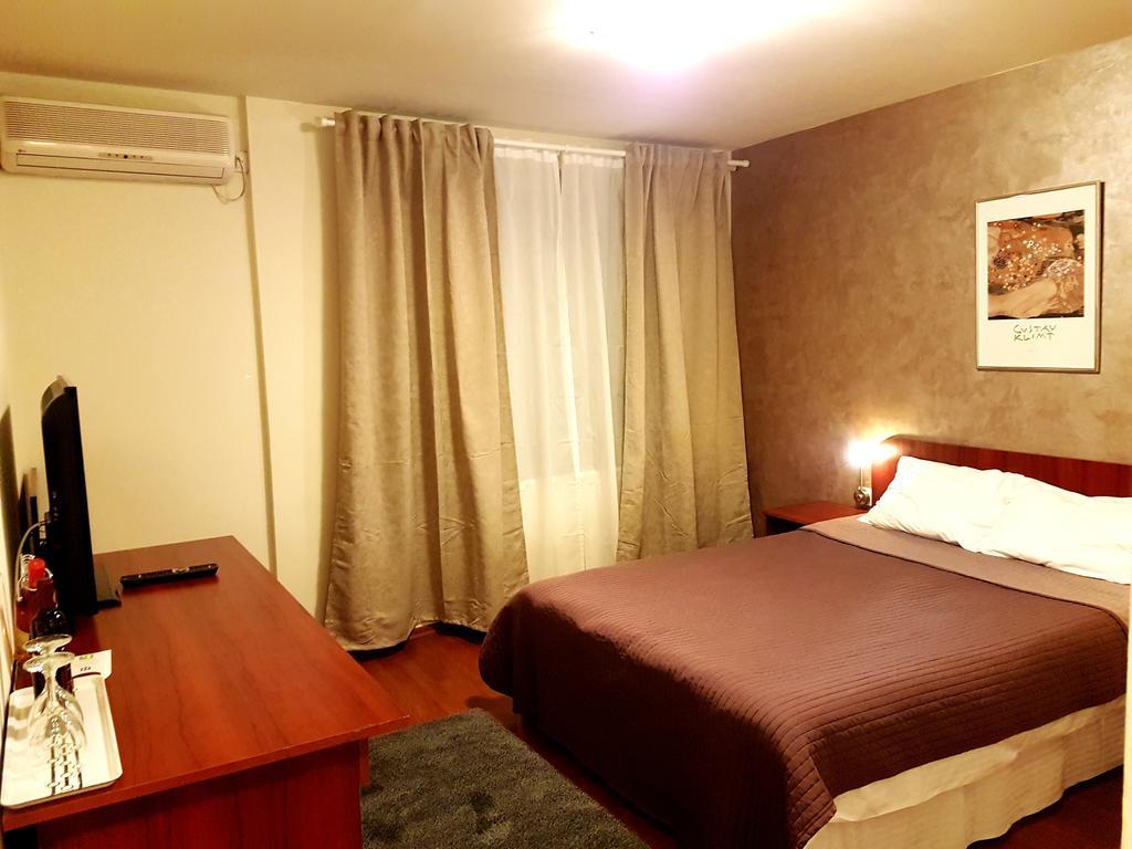 Hotel Mic Bukarest Kültér fotó
