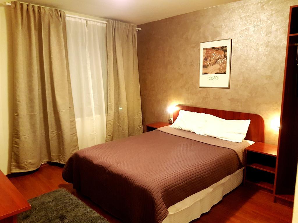 Hotel Mic Bukarest Kültér fotó