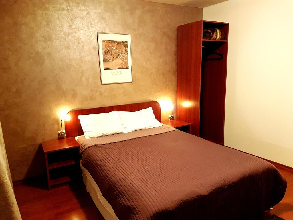 Hotel Mic Bukarest Kültér fotó