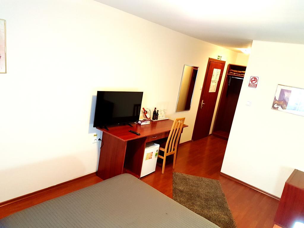 Hotel Mic Bukarest Kültér fotó