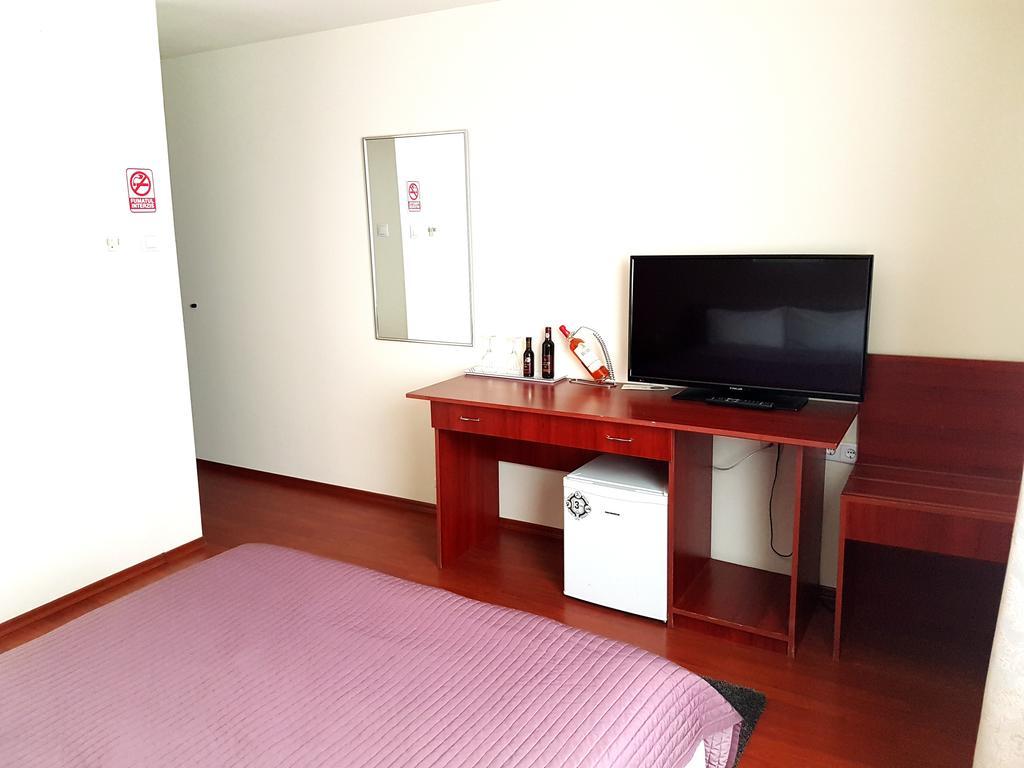 Hotel Mic Bukarest Kültér fotó