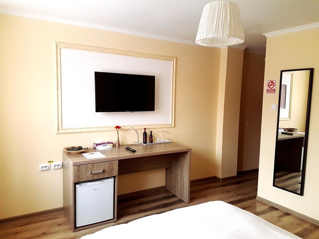 Hotel Mic Bukarest Kültér fotó