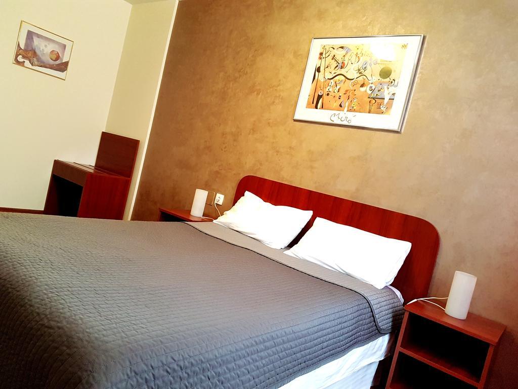 Hotel Mic Bukarest Kültér fotó