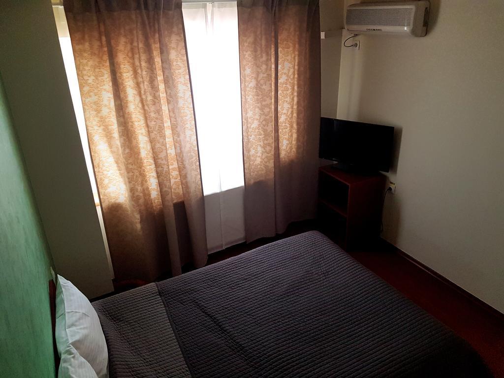 Hotel Mic Bukarest Kültér fotó