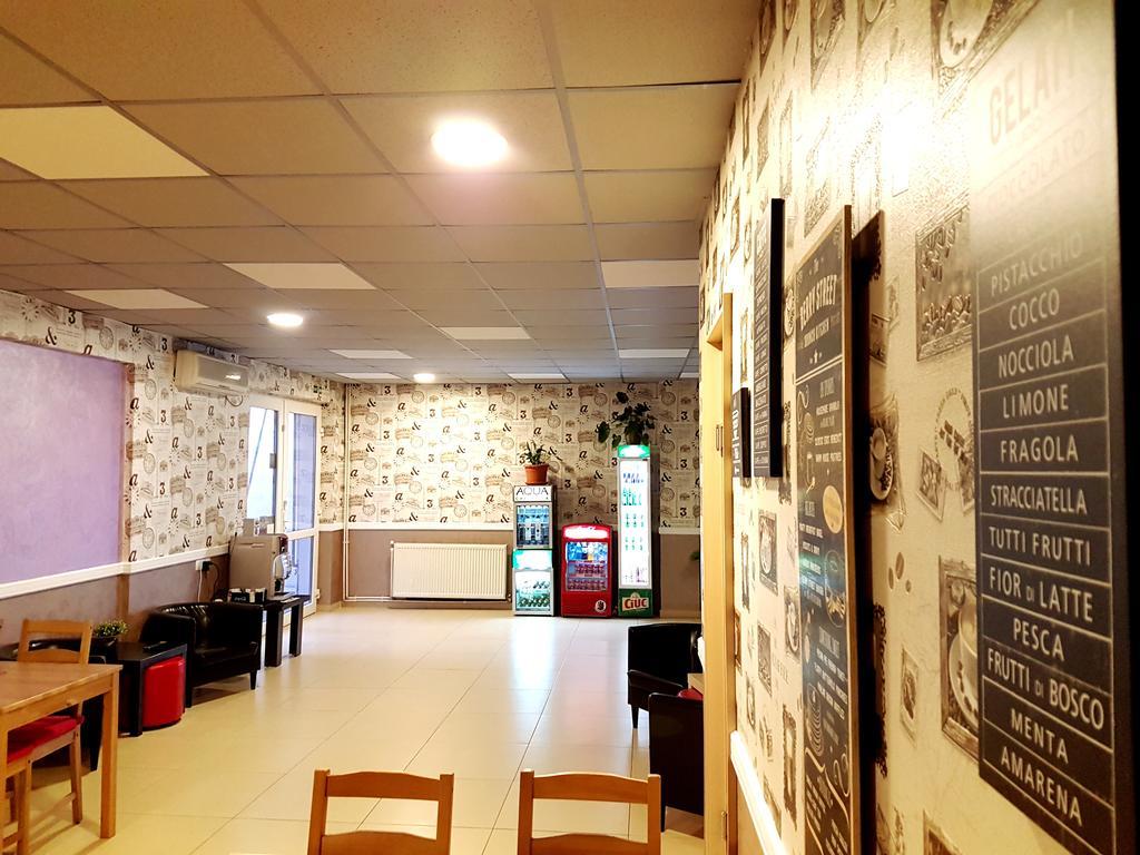 Hotel Mic Bukarest Kültér fotó